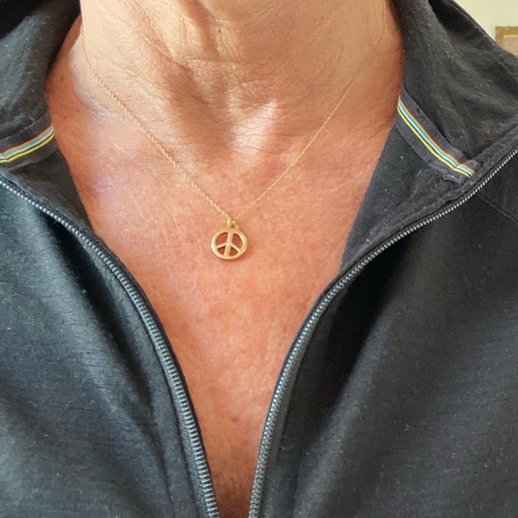 14k with Diamond small peace sign - Picture 4 of 4